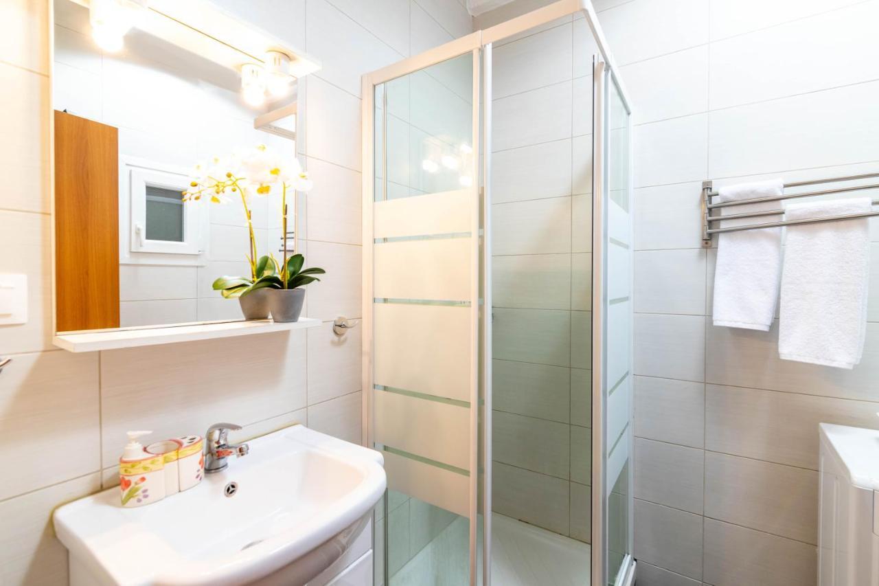 F & B Collection - 2 Bedroom Flat Tesalonika Bagian luar foto